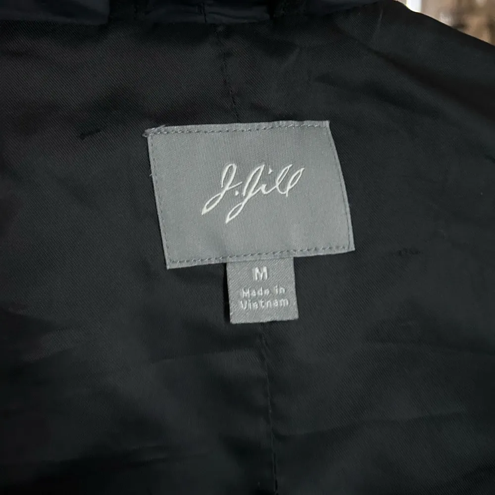 J.Jill black size medium puffy jacket. Preowned good condition. Make an … - Image 4