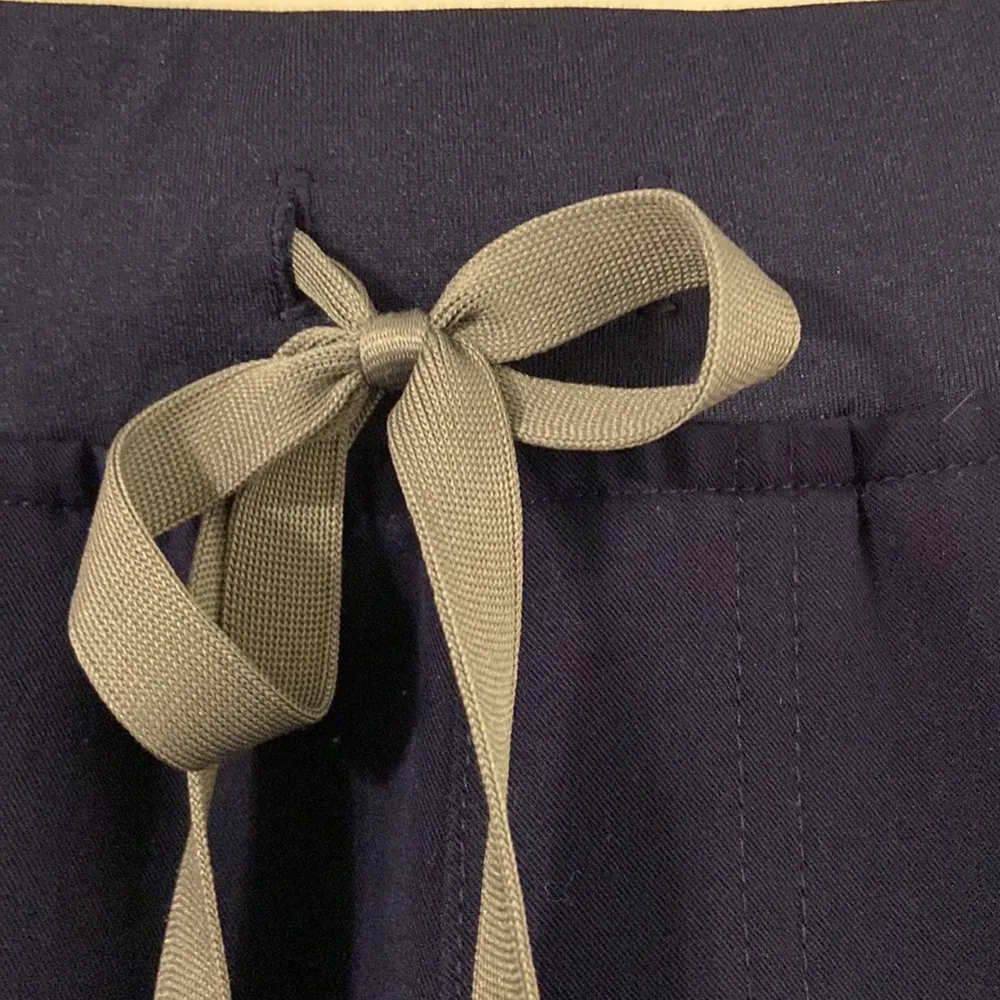 FIGS pants size S excellent condition navy blue color inseam 30” waist 30” - Image 3