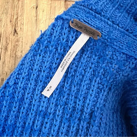 FREE PEOPLE NWT Blue Cerulean Oversized Knit Sweater Size Small‎ - Image 10