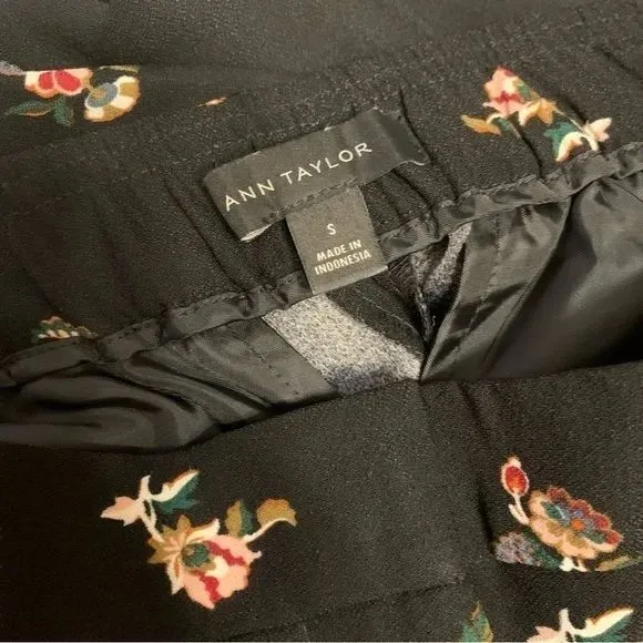 Ann Taylor Pants Womens Small Black Floral Print Elastic Waist‎ Slacks Work Wear - Image 3