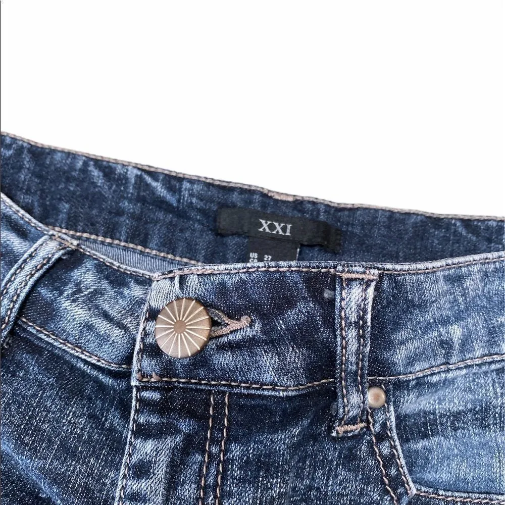 FOREVER 21 US 27 Skimpy Jeans Shorts - Image 3