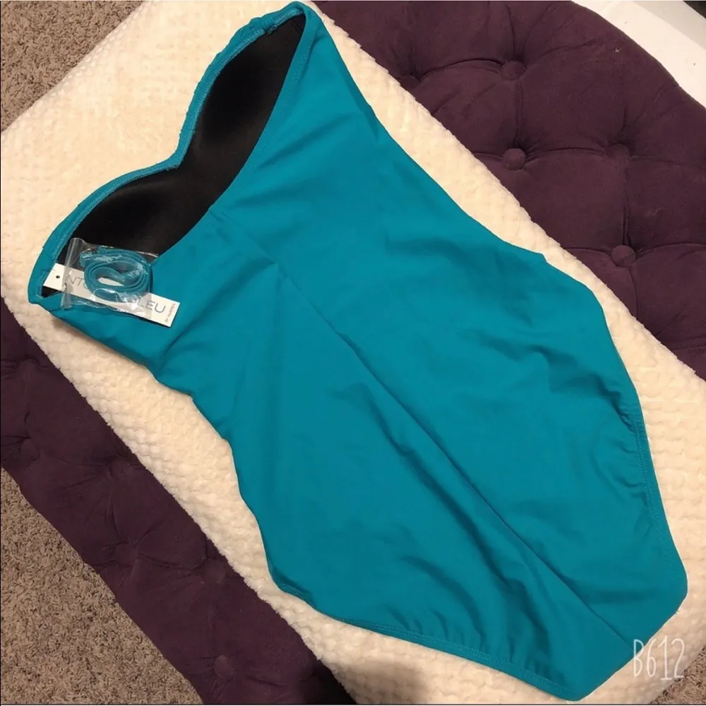 Into the Bleu Twisted Sweetheart Neckline Bandeau One Piece Swimsuit Size 8 NWT - Image 4