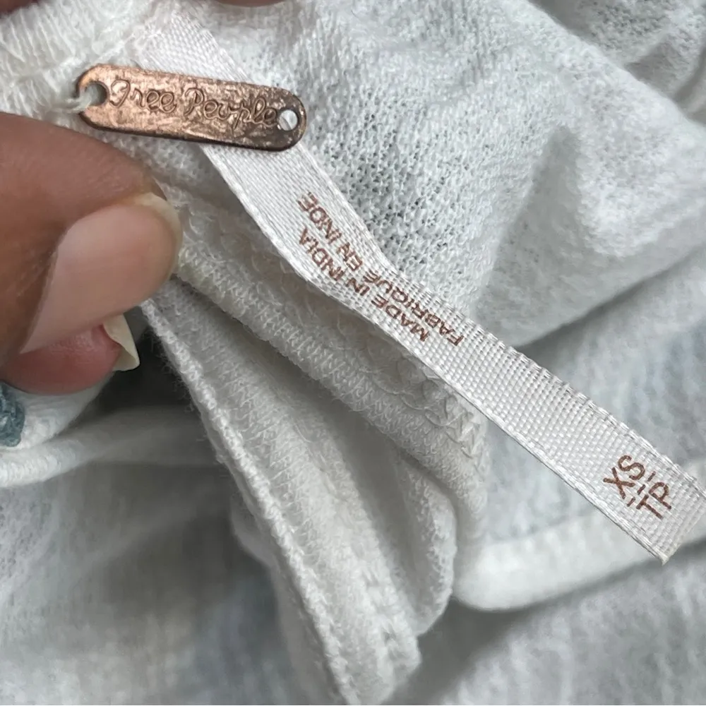 FREE PEOPLE | White Off-Shoulder Embroidery Stitch Floral Peasant Top Sz XS - Image 6