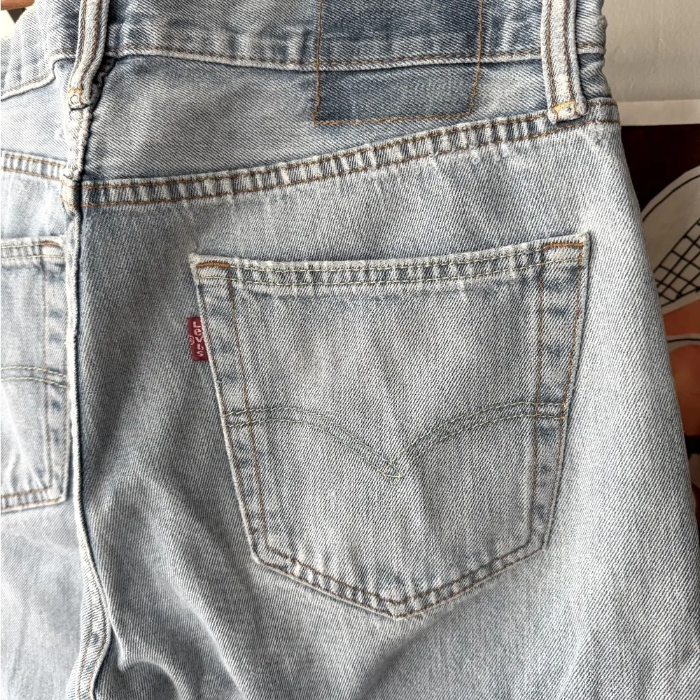 Vintage Levi’s 505 Light Wash Distressed Zip Fly Straight Leg Jeans Size 32 x 30 - Image 2