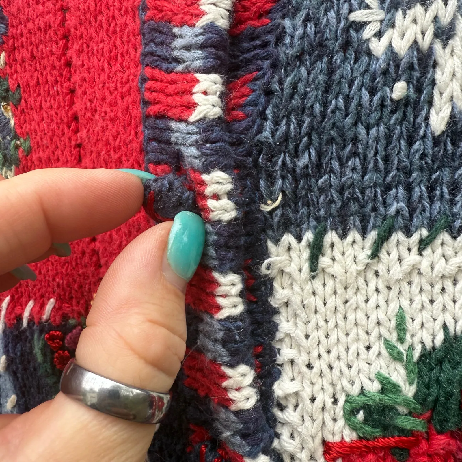 VTG Y2K Heirloom Collectives Mixed Media Patchwork Fair Isle Christmas Cardigan Red Size M - Image 11