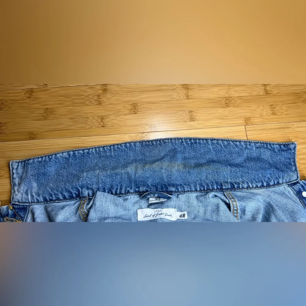 H&M Womens L.O.G.G Button Up Ripped Distressed Casual Denim Trucker Jacket|Sz:12 - Image 11