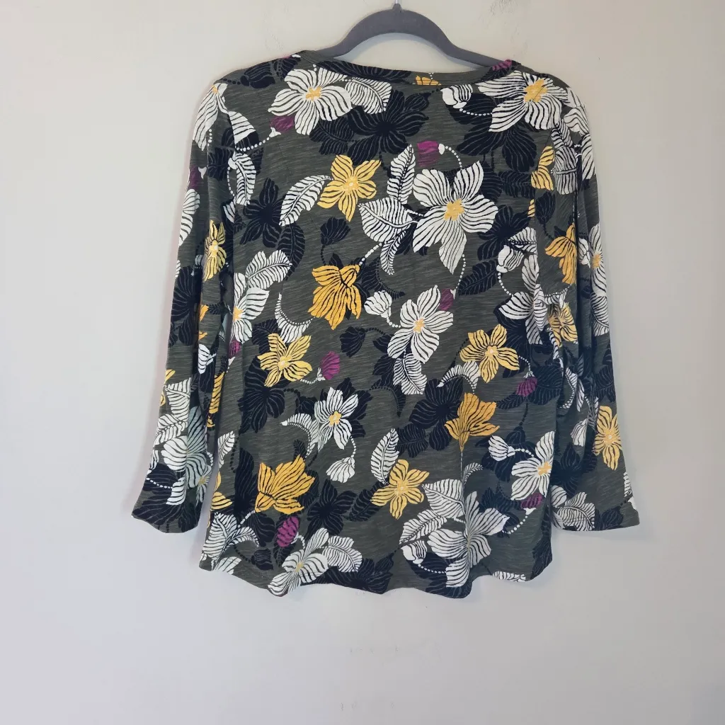 Chico's Green Floral V-Neck Long Sleeve T-Shirt - Image 3