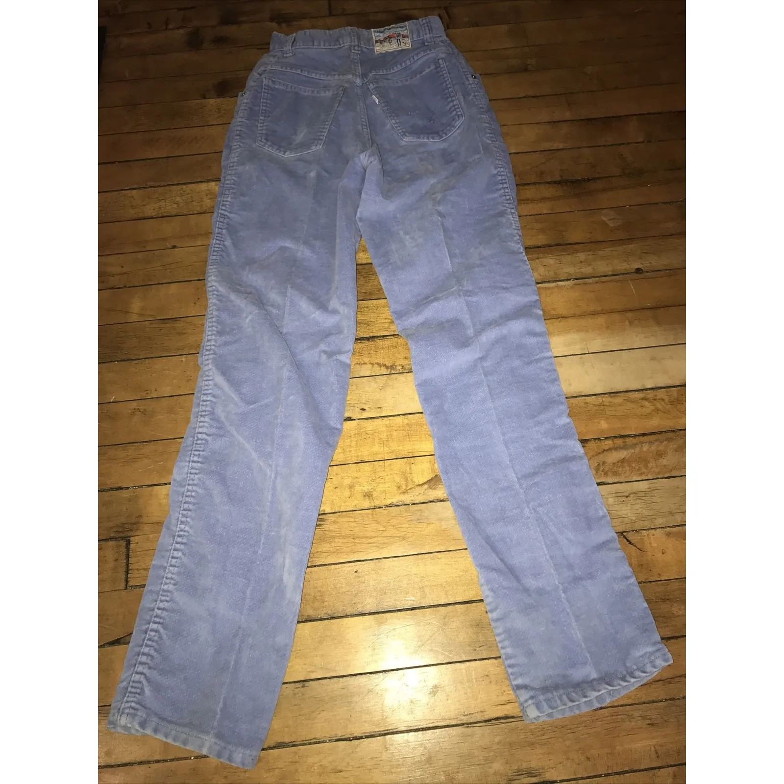Levi's Junior Size 7 Light Blue Tufted Jeans - Image 2