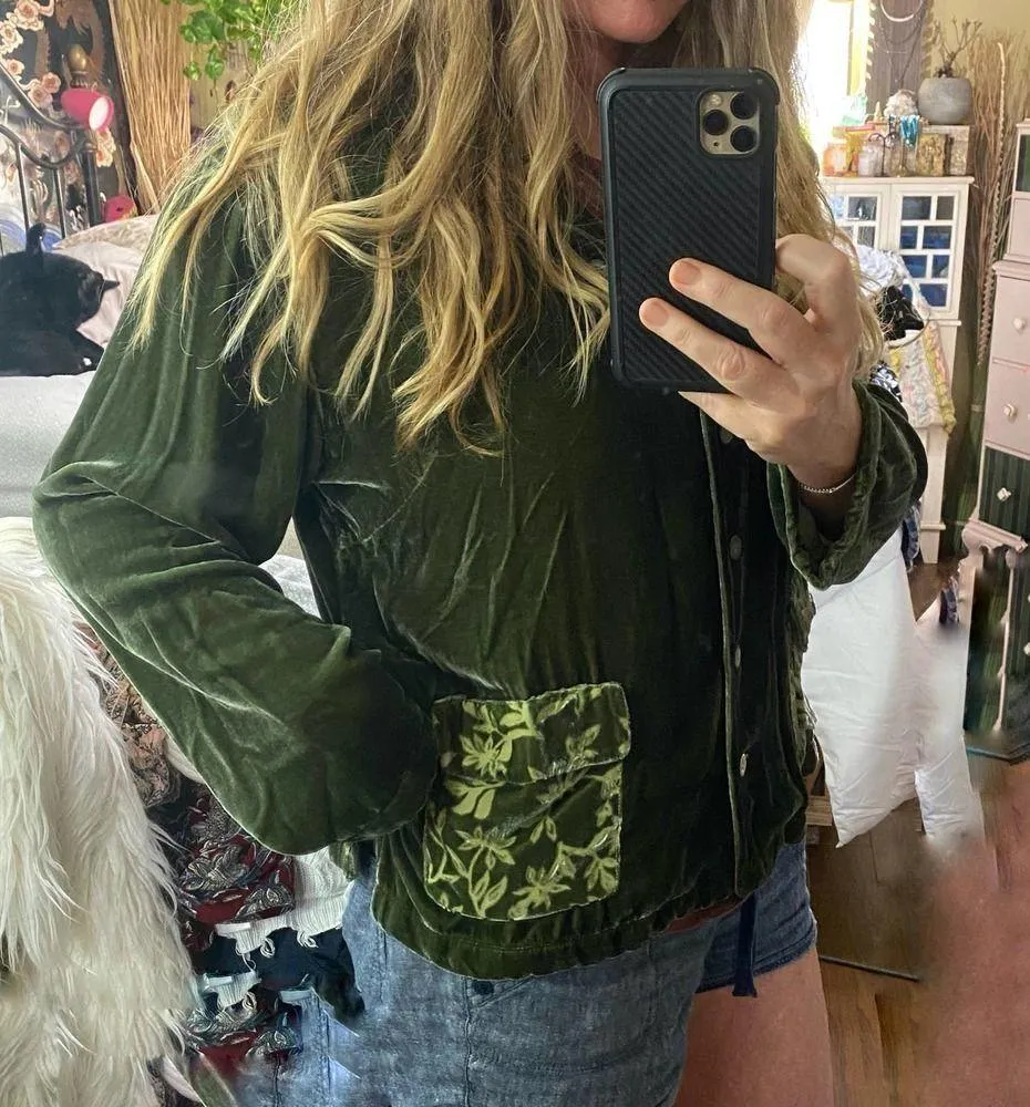 Vintage KiKo Green Velvet Silk Button Down Blouse Shacket Size undefined - Image 9