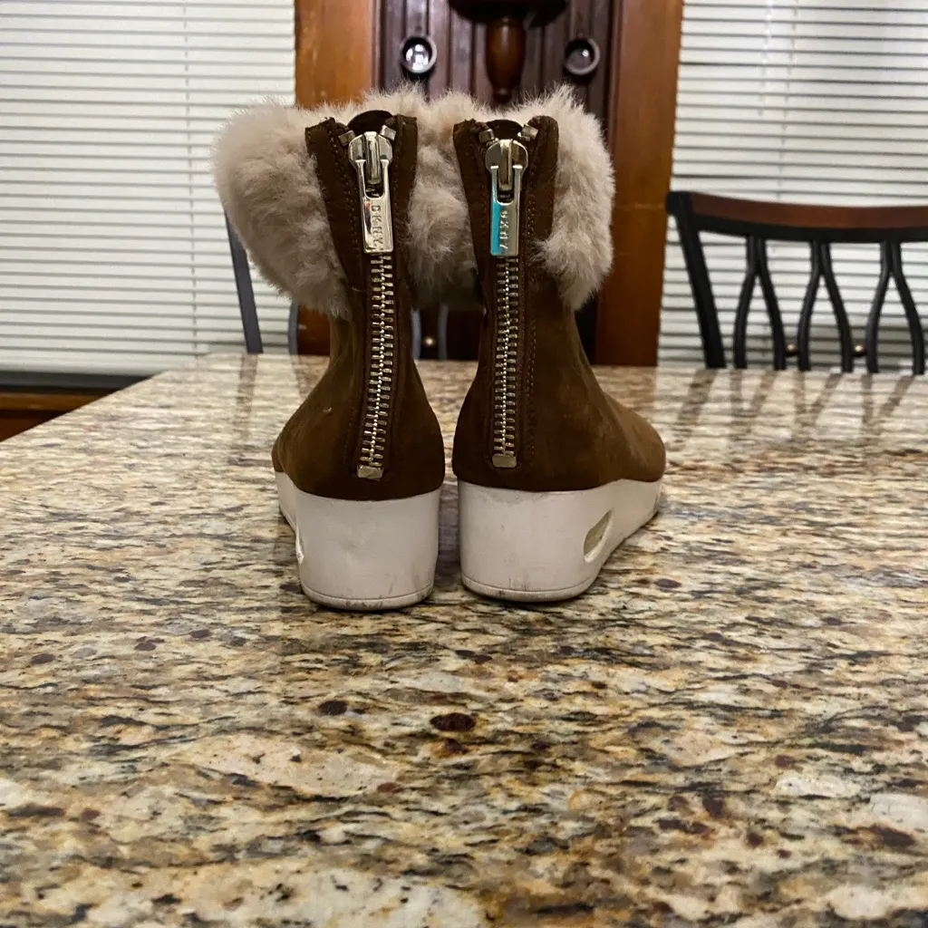DKNY Brown Winter Boots with Faux Fur - Image 5