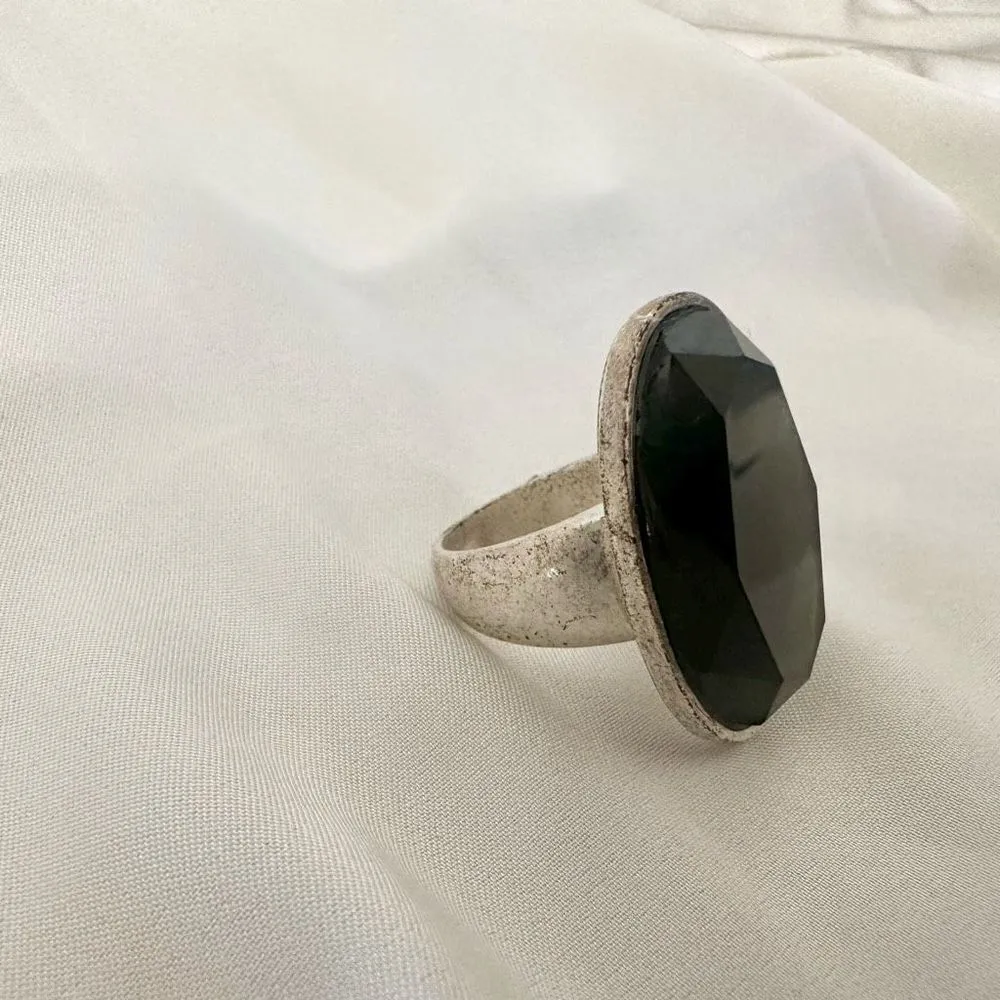 Green oval silver tone cocktail ring - Image 8