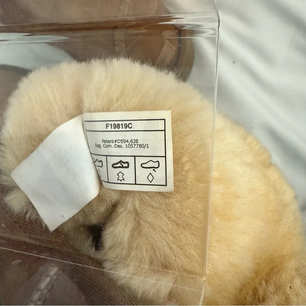 EUC UGG Classic Short II in Chestnut Sheepskin - Image 7