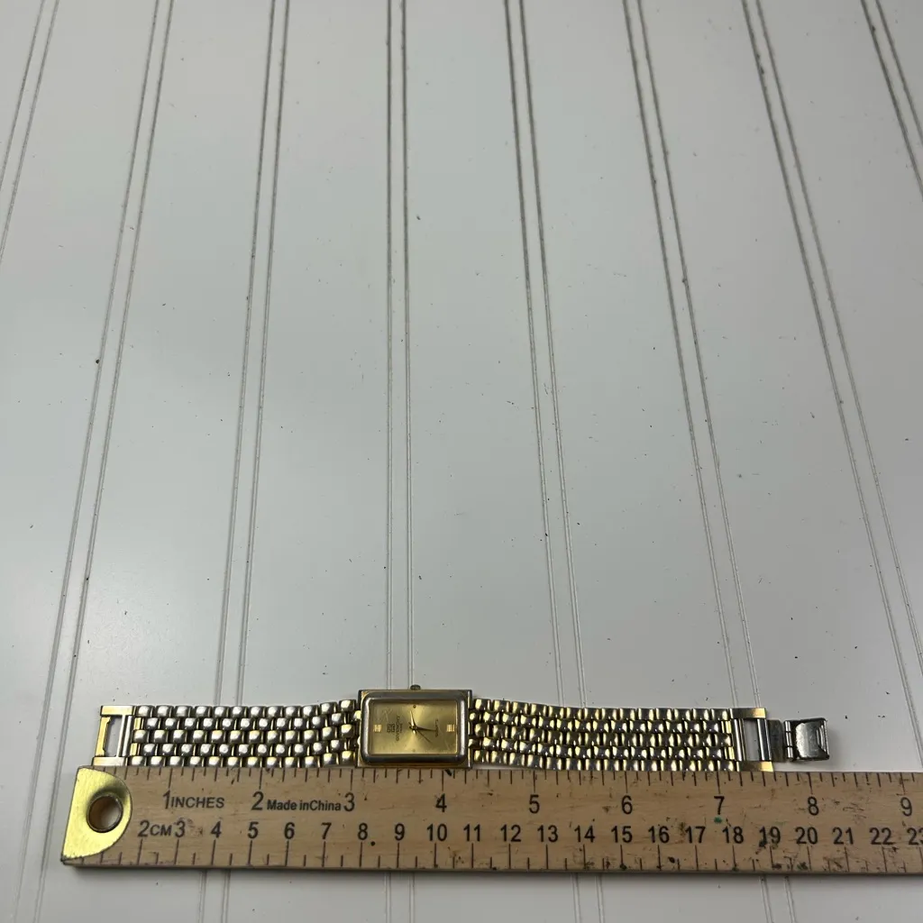 Vintage Gold & Silver Two-Tone Quartz Watch – Rectangular Dial - Image 7