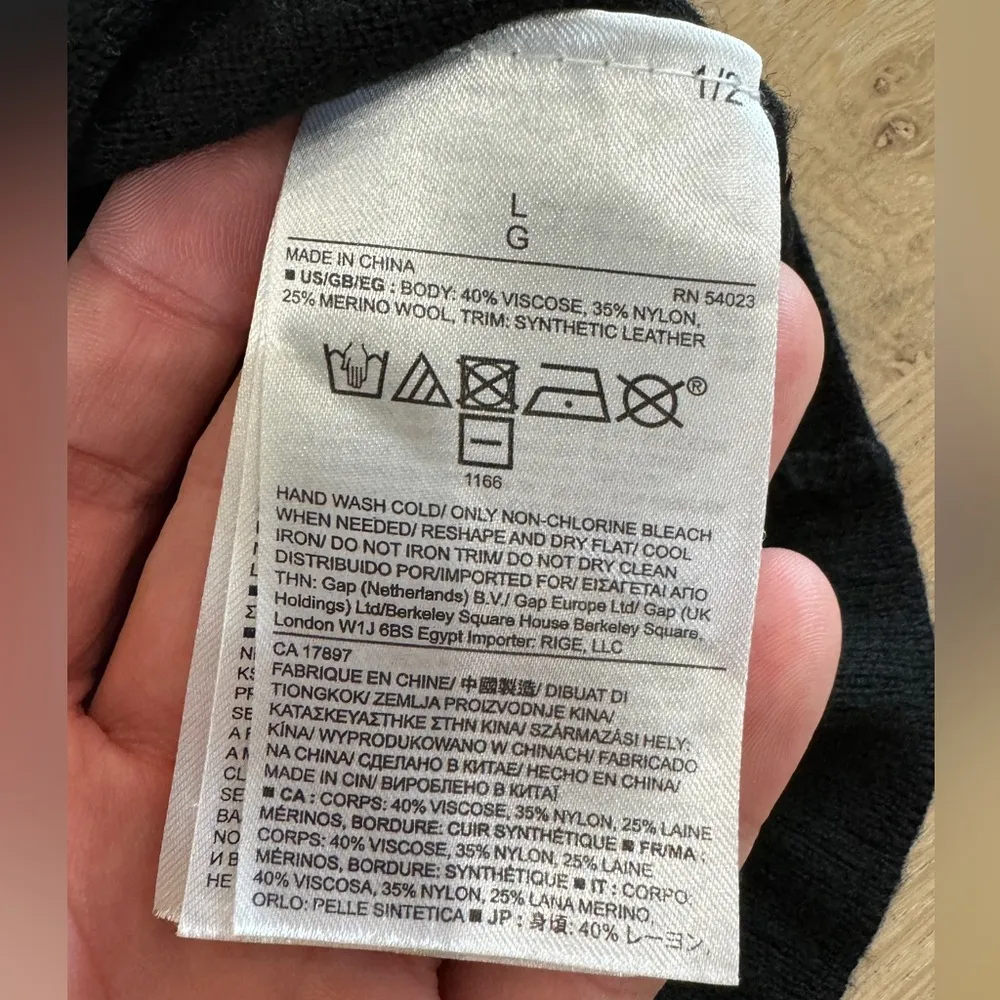 Banana Republic faux leather trim black cardigan size large - Image 4