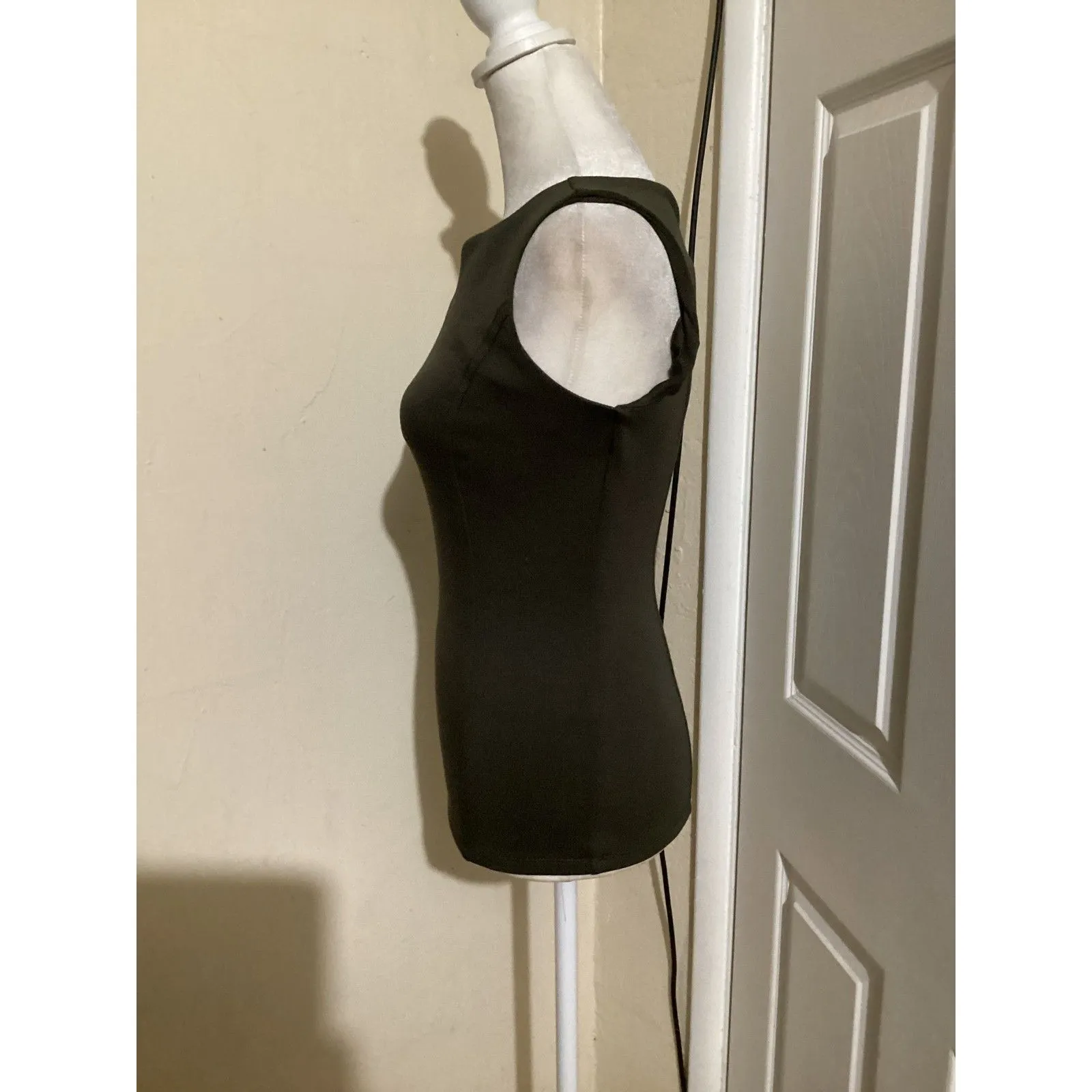 Banana Republic Top Womens XXS Dark Olive Green Sleeveless Fitted Stretch Shirt - Image 3