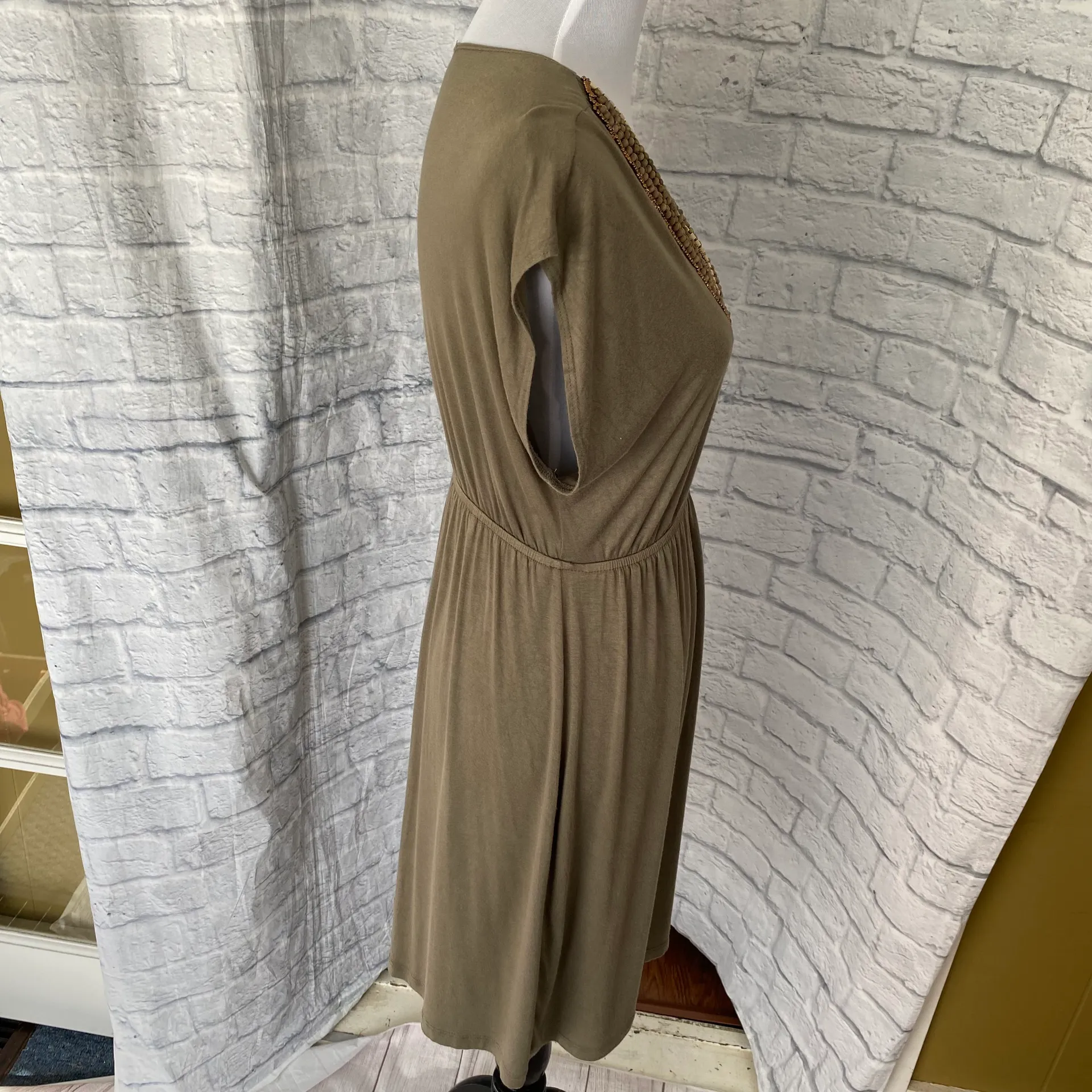 women M short sleeve beaded v-neck dress w/elastic waist khaki - Image 5