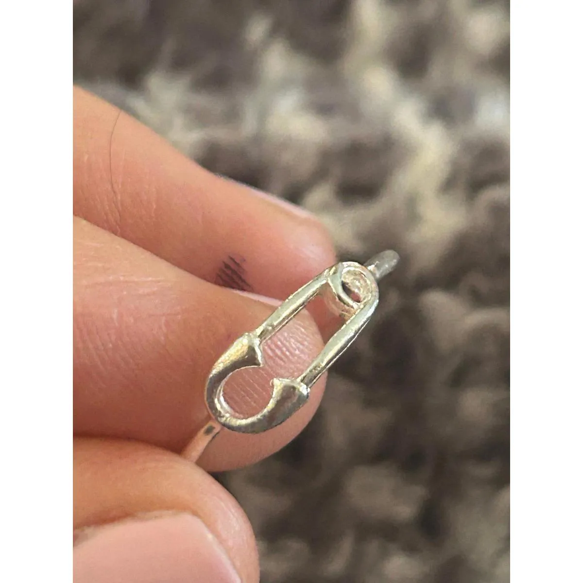 Z19 size 6 ring silver plated Bobby pin - Image 5