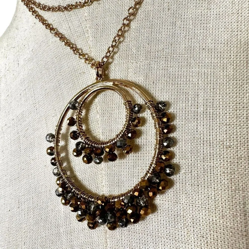 Avon gold tone long beaded circle pendant necklace - Image 2