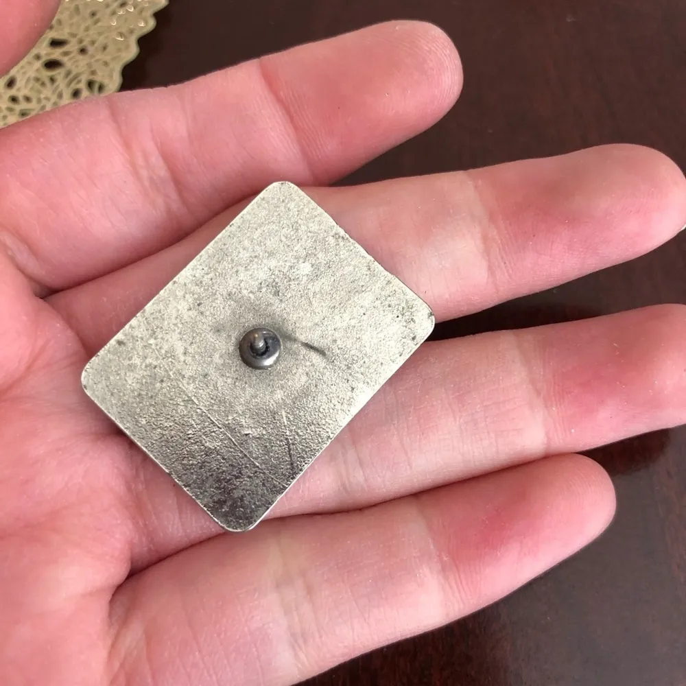 Vintage Runner Enamel Pin Black - Image 2