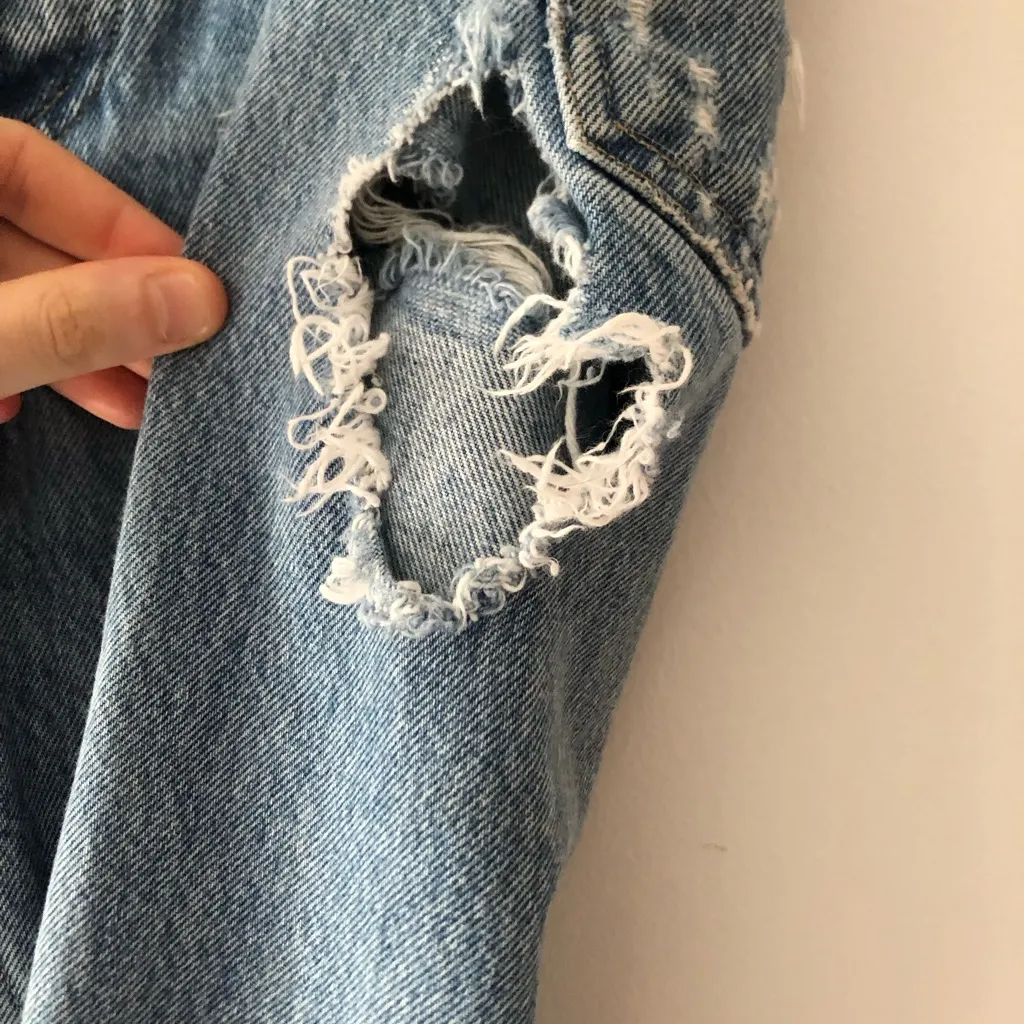 AGOLDE 90’s Mid Rise Loose Jean Heavily Distressed in Light Wash Blue Size 28 - Image 8