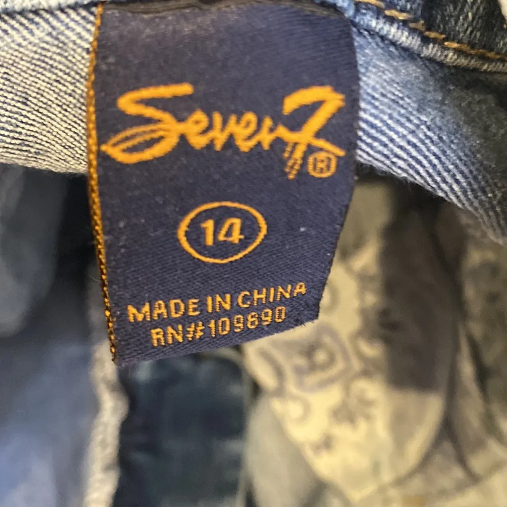 Seven7  Women’s Stretchy Cropped Medium Blue Wash Denim Jeans EUC Sz 14 Cotton - Image 9