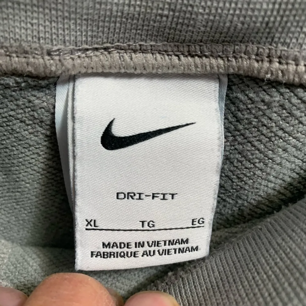 B13-Women's Nike jogger pants animal print, Size XL, Grey - Image 7