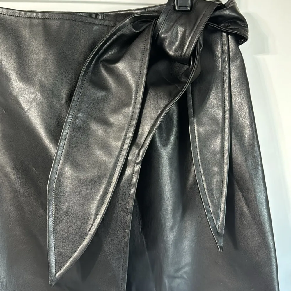 143 Story Faux Leather Tie Skirt Black Size L NWT - Image 5