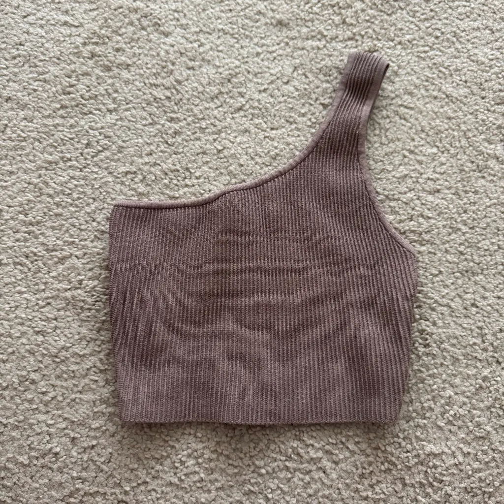 Babaton Sculpt Knit One-Shoulder Cropped Tank - Image 3