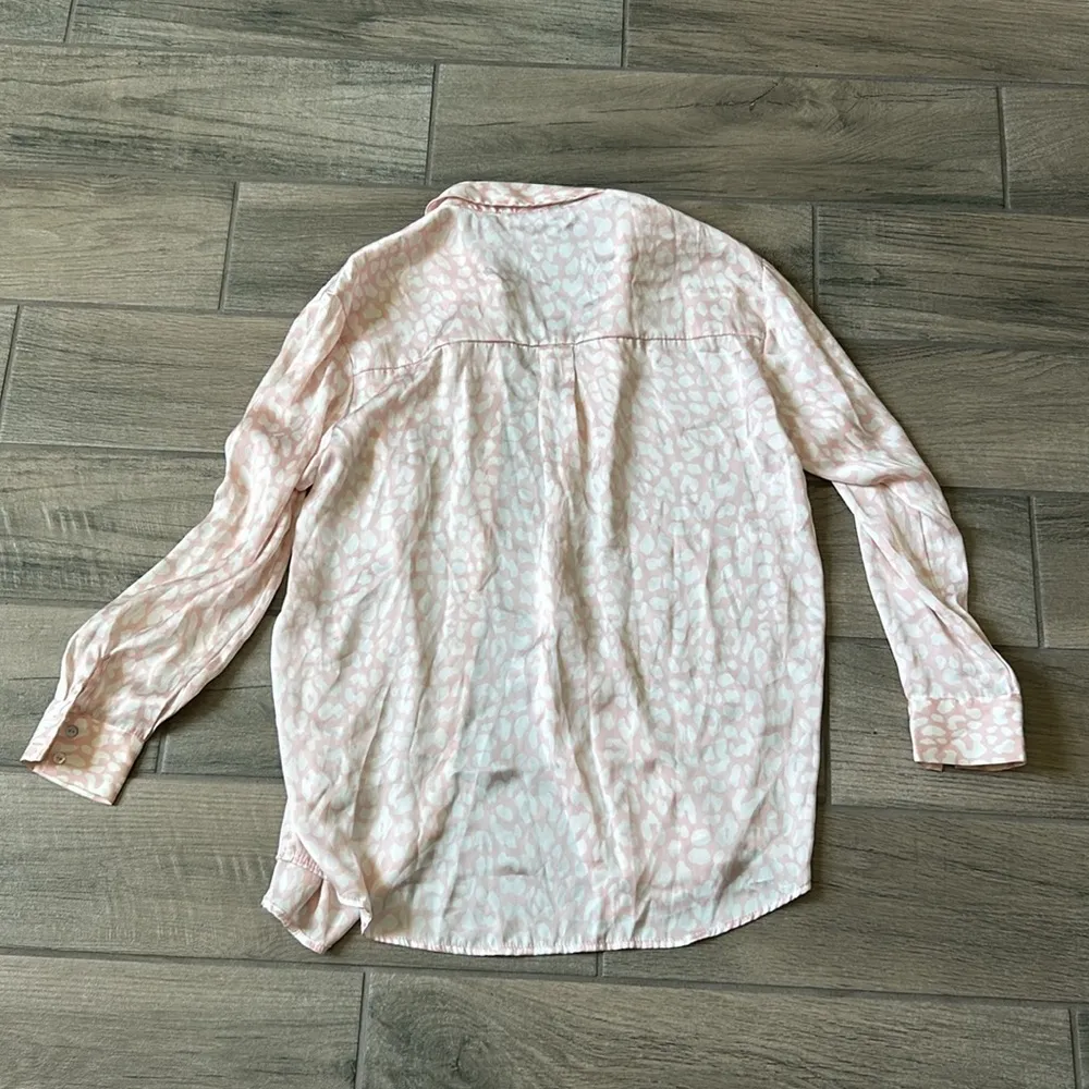 ZARA  pink leopard button front shirt - Image 4