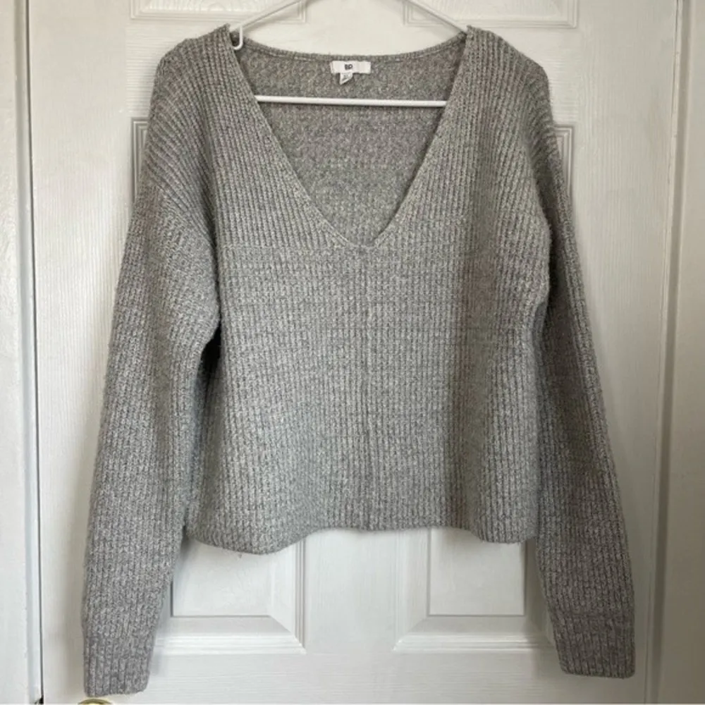 BP. Knit grey sweater v neck cropped fall ribbed women's size XS oversized - Image 3