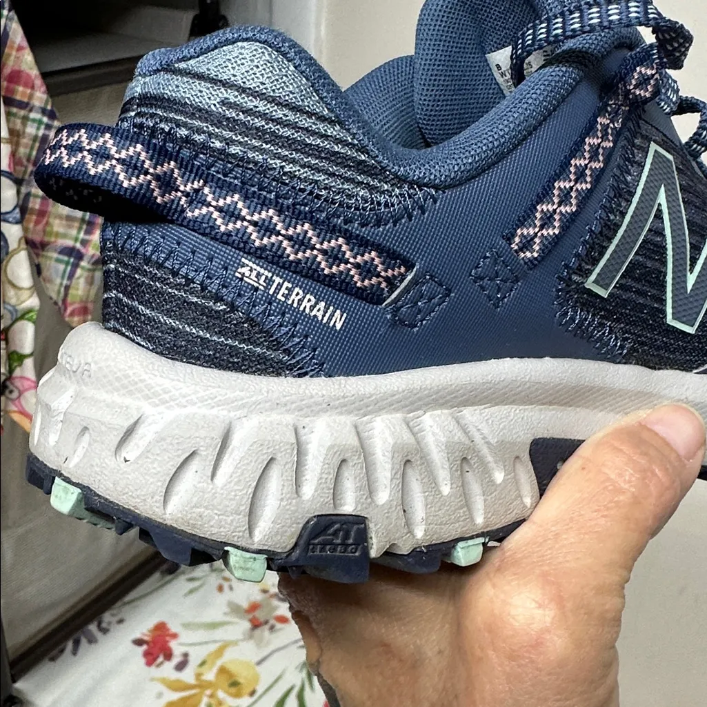 New Balance Women’s 410 V6 Trail Running Shoe Blue / Pink / Aqua Sz 7 - Image 5