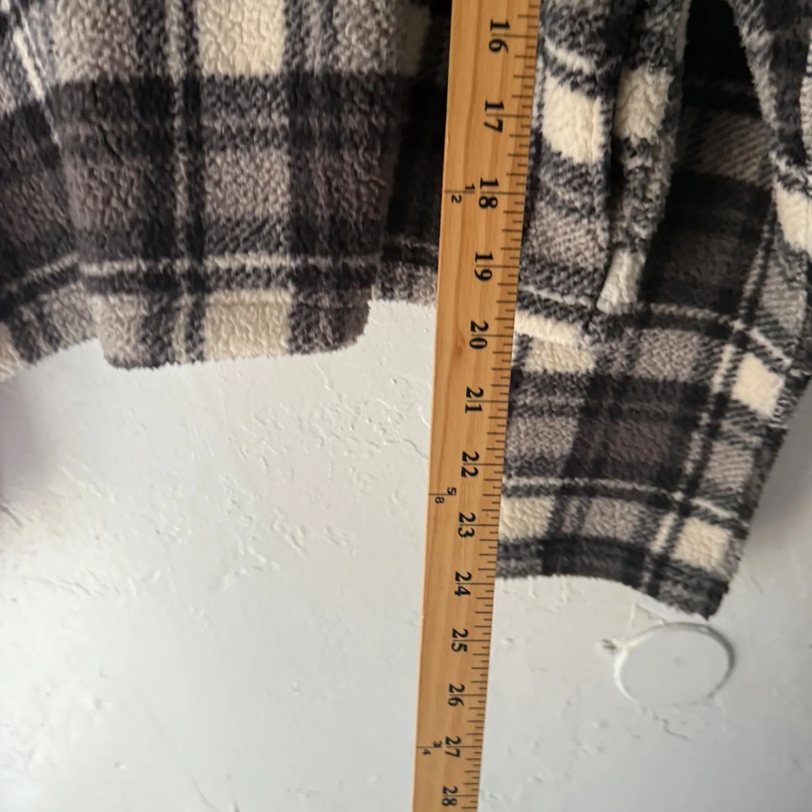 Love Tree  Plaid Fleece Quarter Zip Cropped Pullover Sweatshirt Women's Large - Image 4