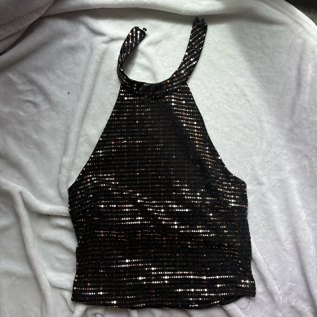 Blashe iridescent black and rose gold open upper back Halter Top White Size M - Image 3