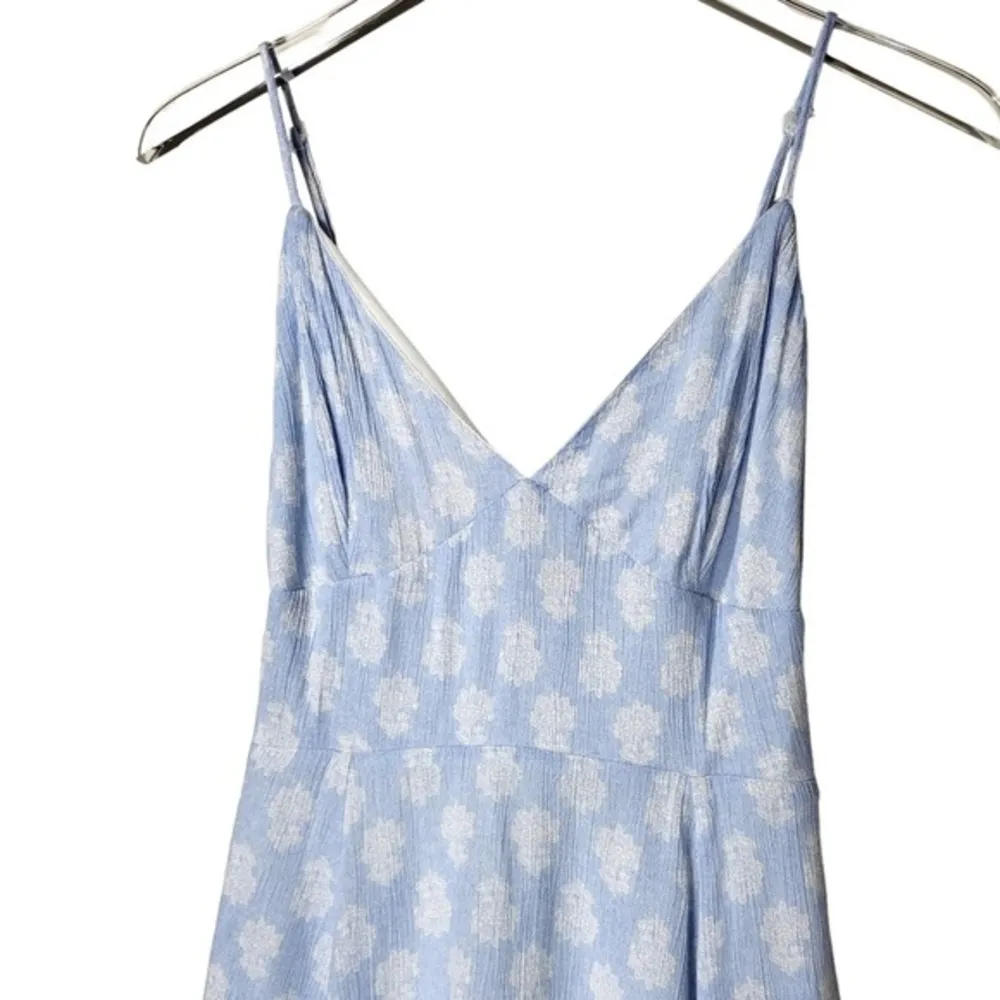 Lulu’s Dream All Day Print VNeck Smocked Back Mini Dress in Light Blue Size M - Image 8