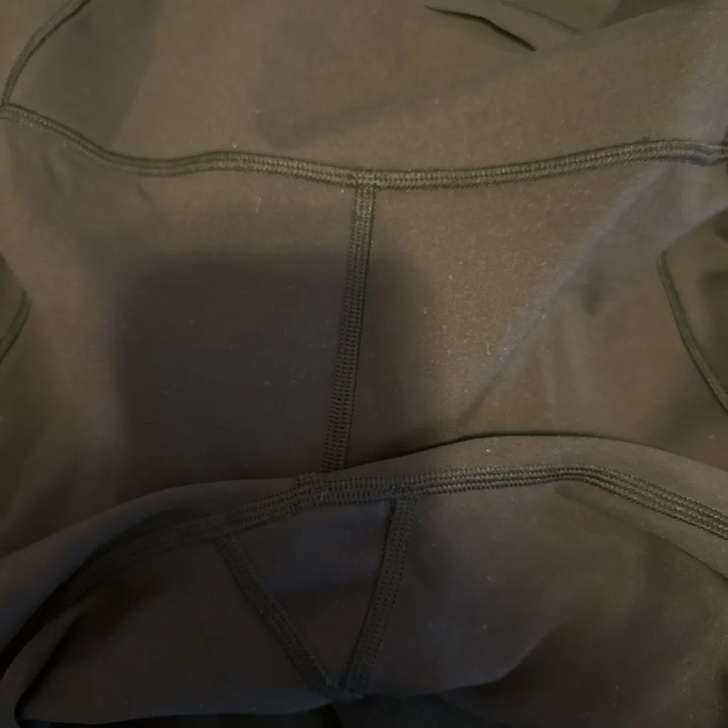 Lululemon In Movement 7/8 Tight *Everlux 25"
Black 6 - Image 6