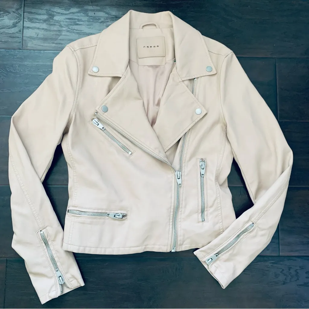 Blank NYC FLASHBACK FRIDAY JACKET Light Pink Semi-fit Vegan Leather Moto Jacket - Image 2