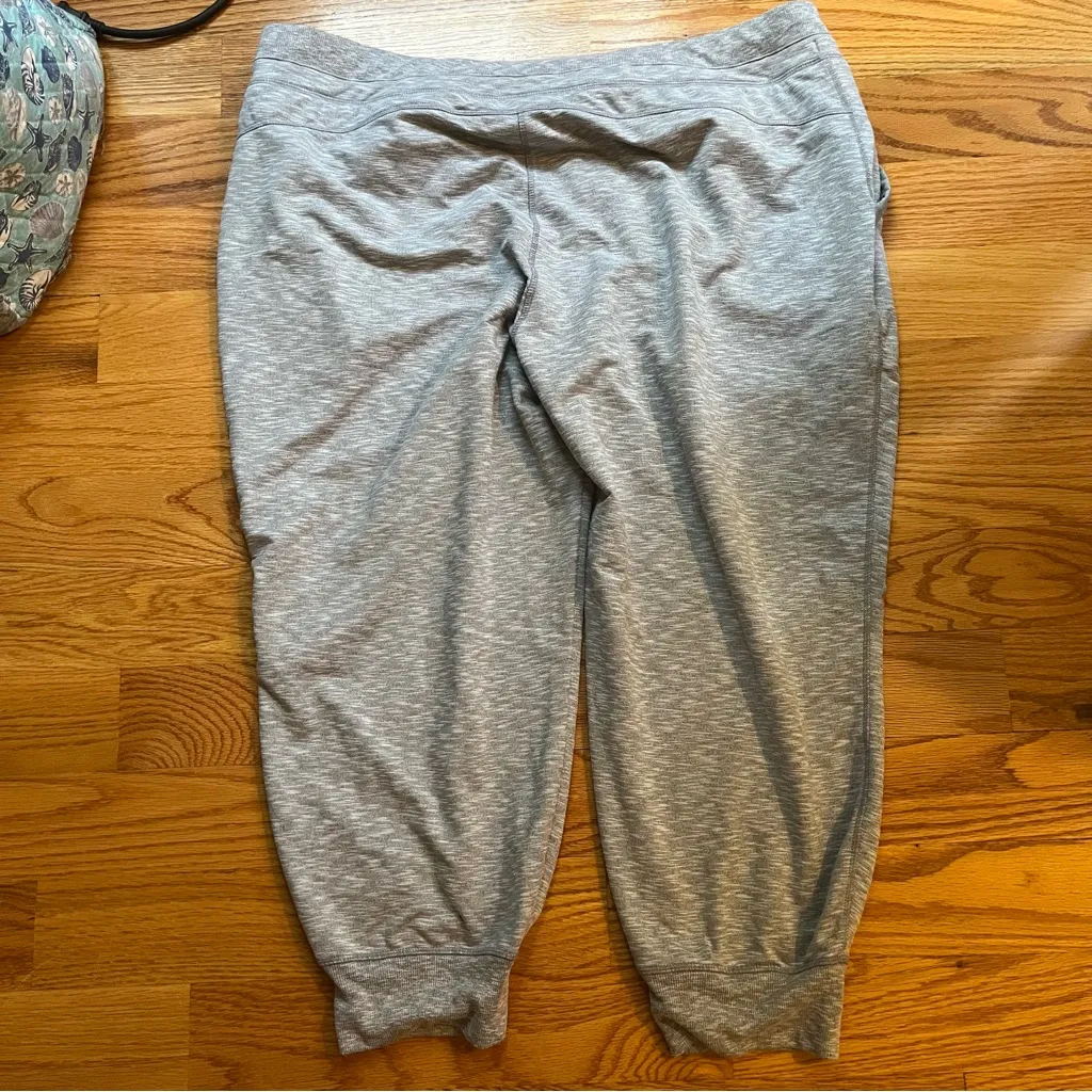Athleta Techie Jogger Cropped Capri sweatpants size 1X - Image 5