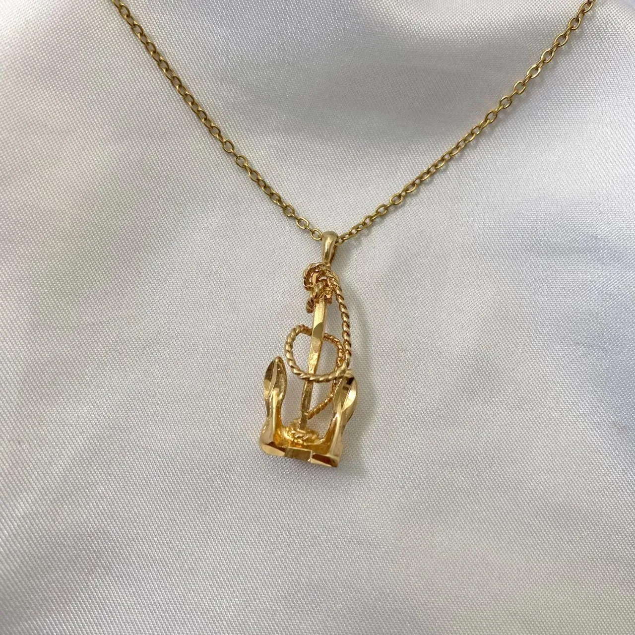 VTG Dainty Gold Toned Nautical Maritime Anchor Pendant Necklace Fisherman Core - Image 2