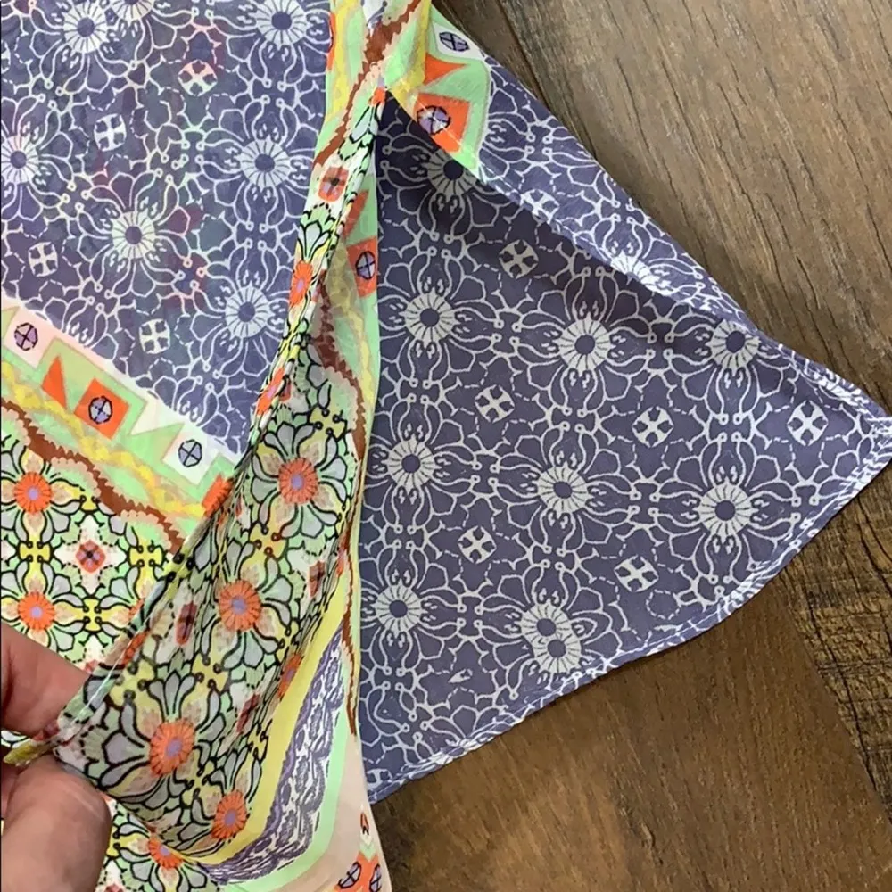 Bar III sheer floral split side tank - Image 4