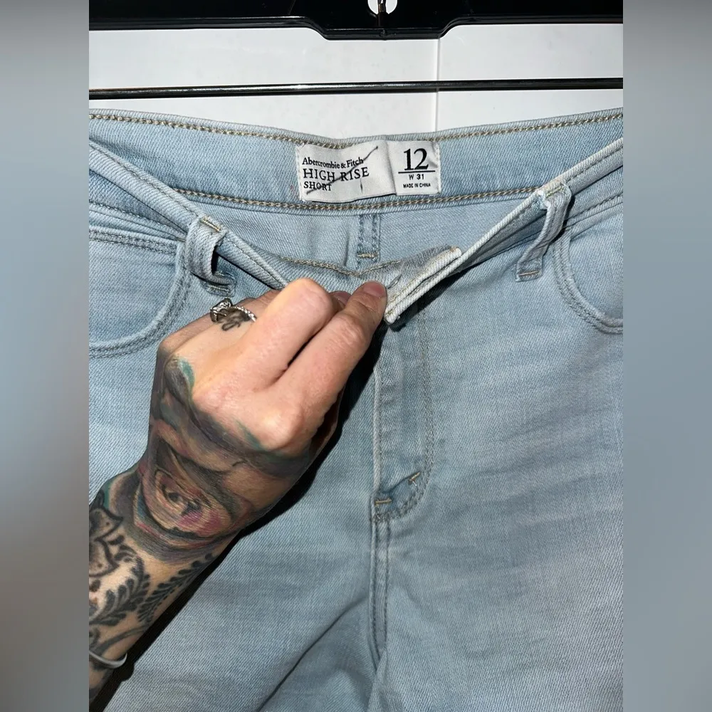 Abercrombie & Fitch High Rise Raw Hem Jean Shorts In Light Wash - Image 4