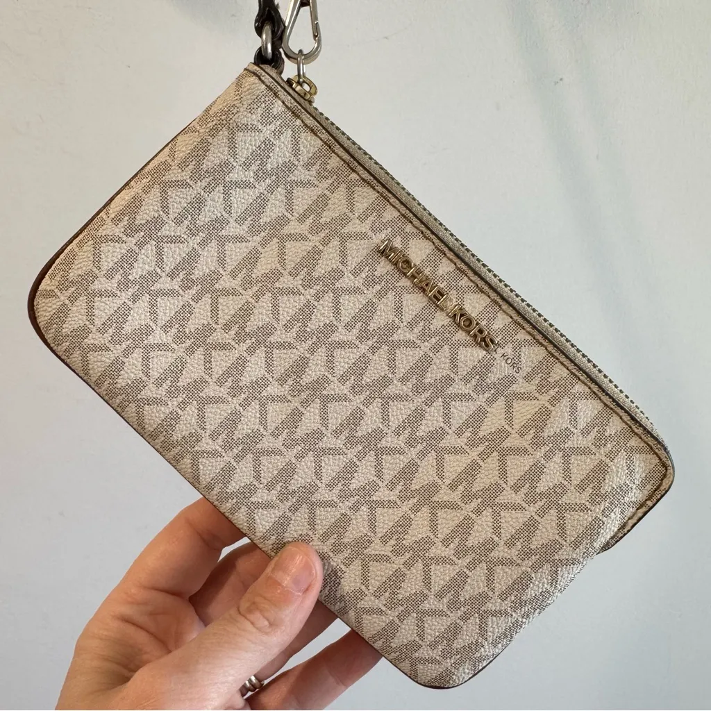 Michael Kors Jet Set Wristlet in Vanilla Signature Logo Print - Image 2