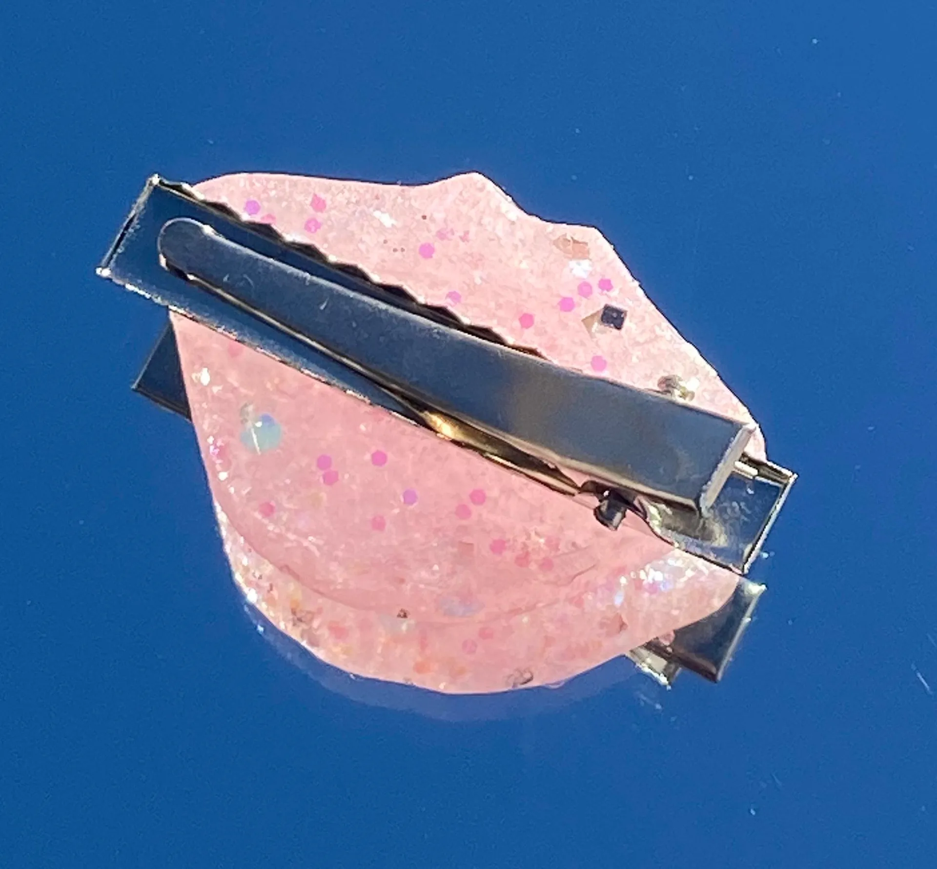 New Pink Glitter Lip Hair Clip - Image 5