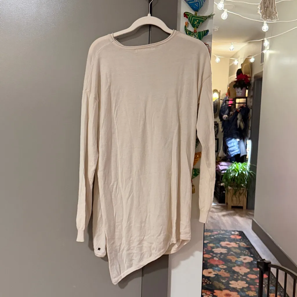 One Gray Day Long Sleeve Cream Tunic Top Size Medium - Image 3