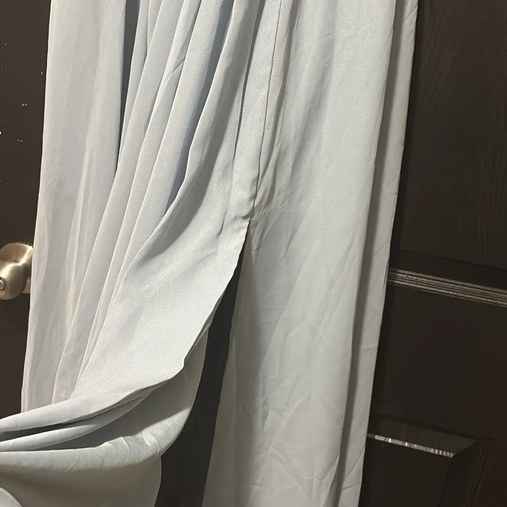 Elegant Light Blue Evening Gown Size 18 - Image 3