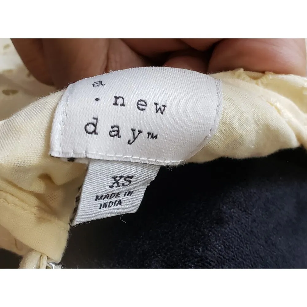 A New Day Blouse Top Women's Size XS Beige Crochet Pleated 3/4 Sleeve Crew Neck - Image 3