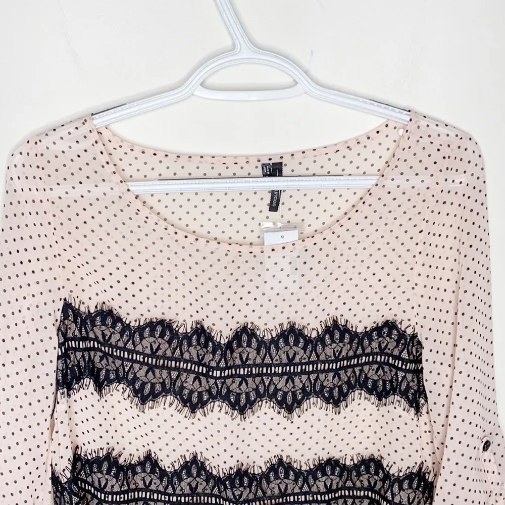 Maurices light pink polka dot blouse with lace trim size S - Image 3