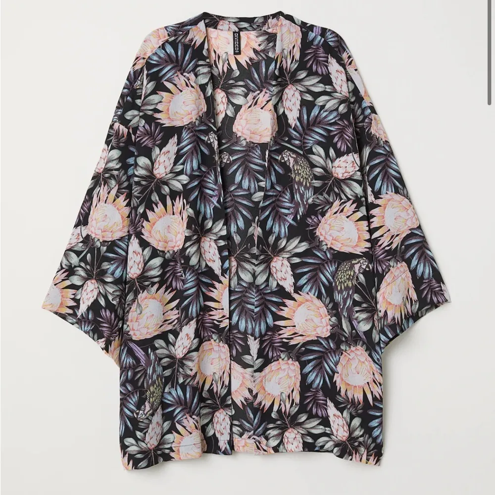 H&M Divided Tropical Floral Botanical Kimono Cardigan - Image 9