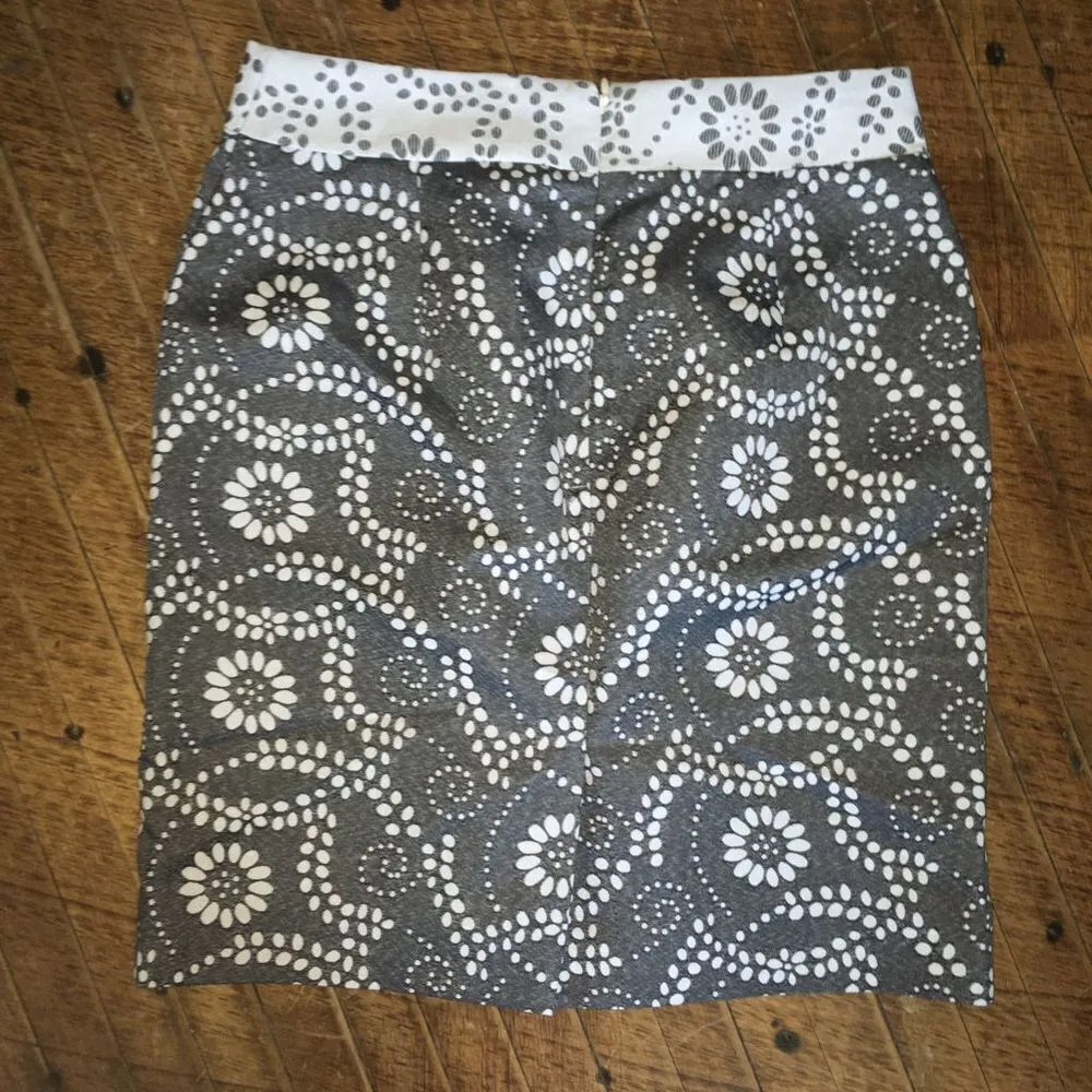 Banana Republic black and white jacquard Jacobean 2P pencil skirt - Image 3