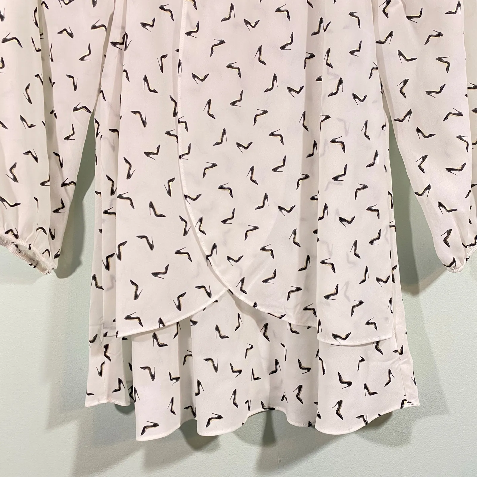 Roz & Ali Women White Stilettos Heels Graphics Quarter Sleeve Blouse Size M - Image 3