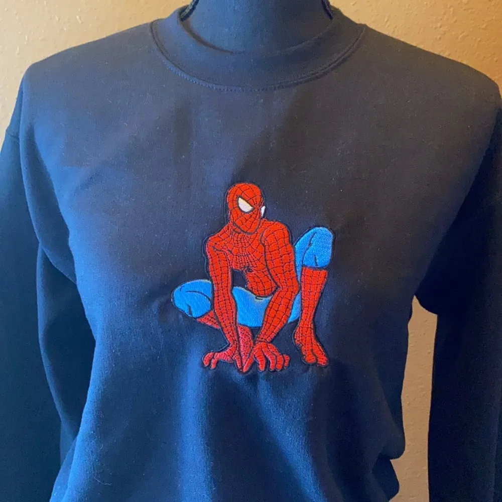 Spider-Man Embroidered sweatshirt, size small Gildan Heavy Blend pullover, black - Image 2